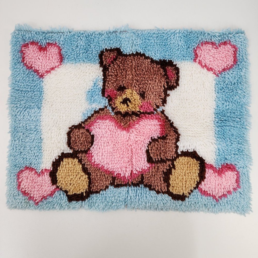 Vtg WonderArt Caron Teddy Bear Heart Finished Latch Hook Rug Wall Hanging 26x19"